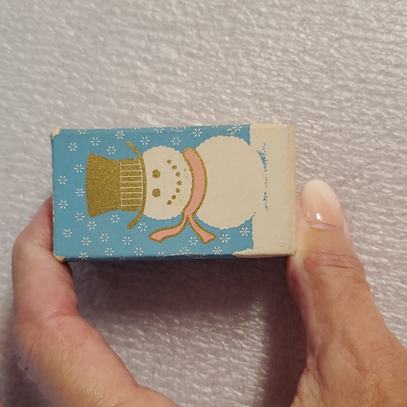 AVON bundle lipstick case Snowman Petite acrylic lipstick holder Vintage disc. - Picture 3 of 9